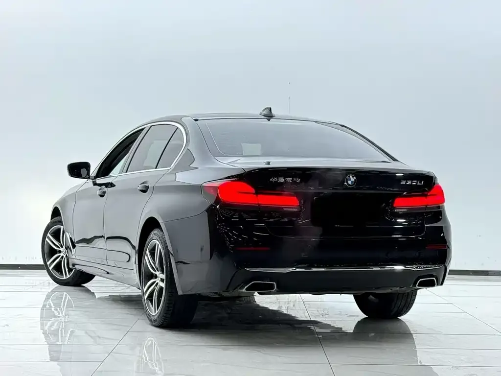 BMW 5 Series — фото 9