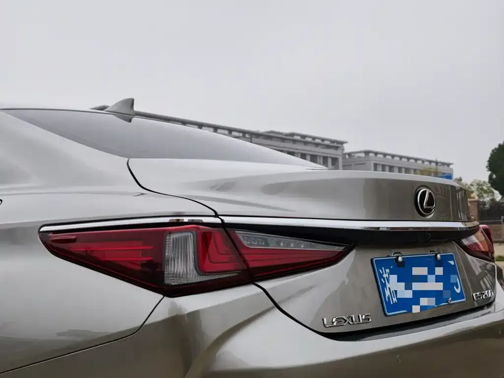 Lexus ES — фото 8