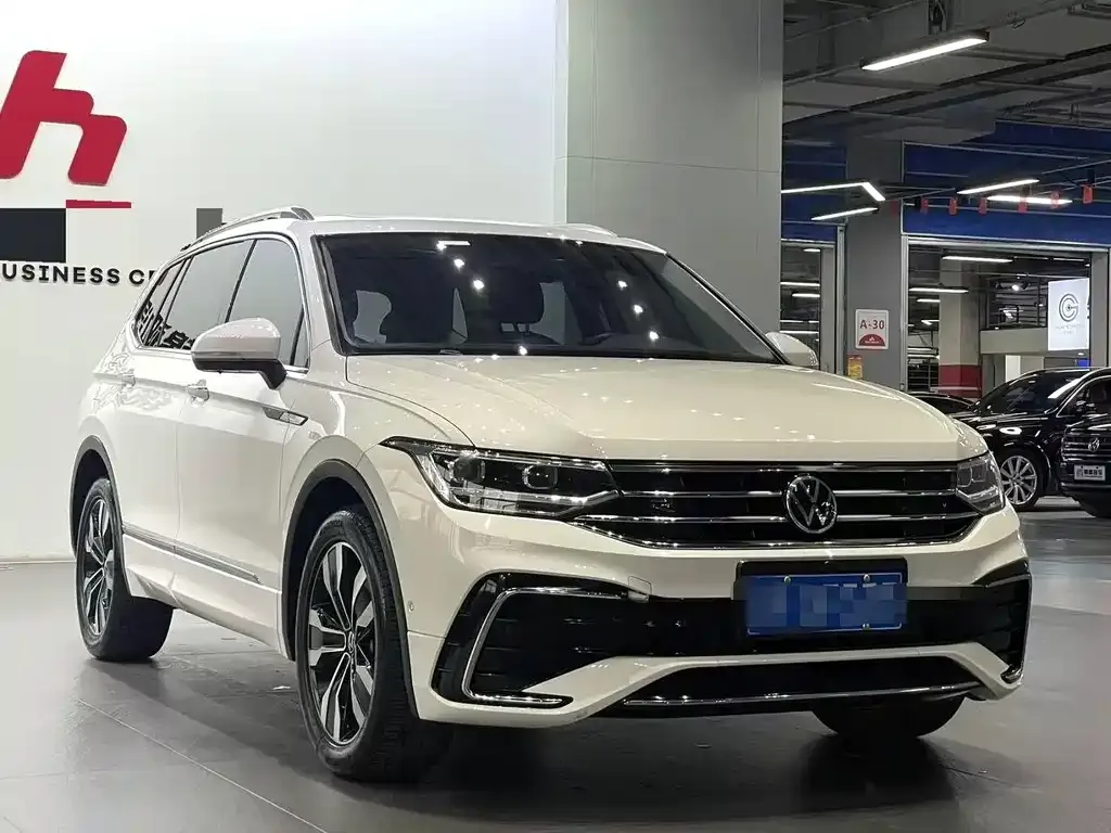 Volkswagen Tiguan L — фото 6