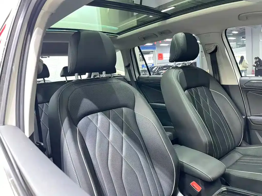 Volkswagen Tiguan L — фото 3