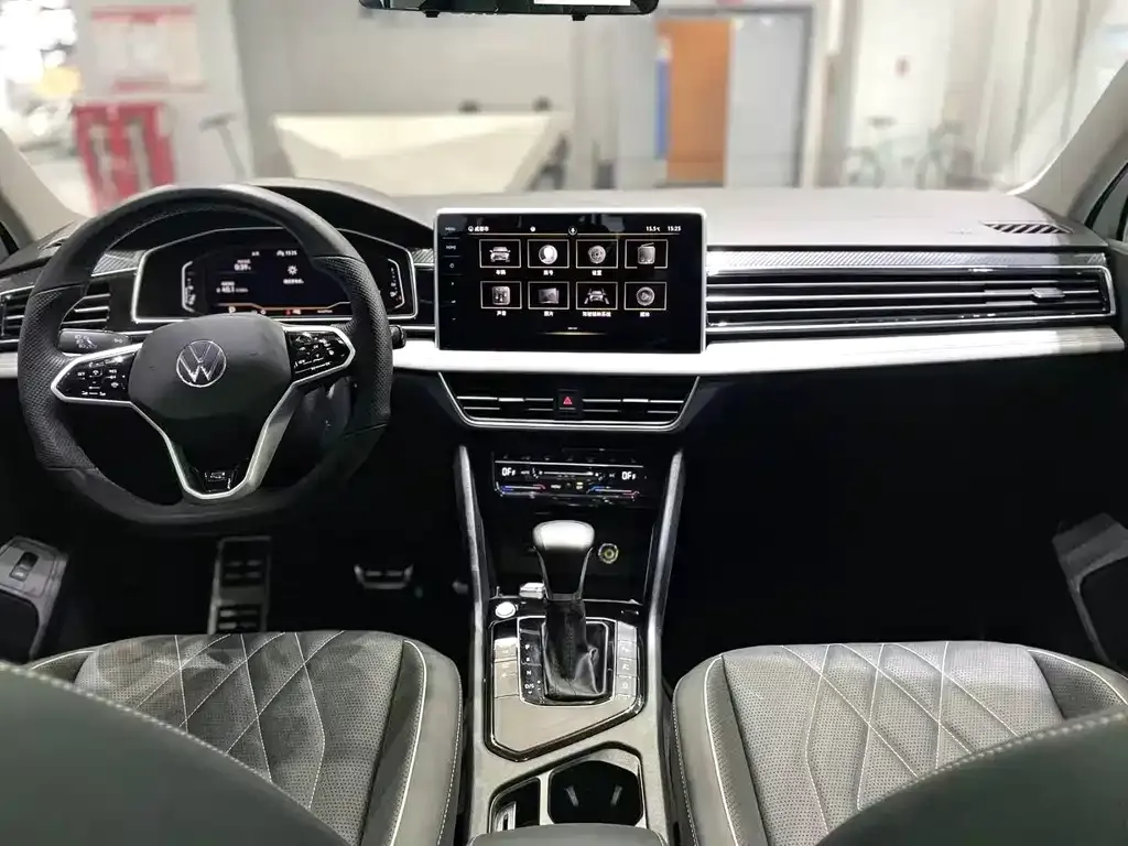 Volkswagen Tiguan L — фото 4