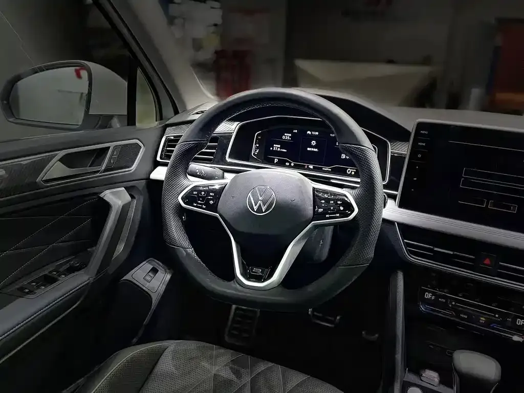 Volkswagen Tiguan L — фото 8