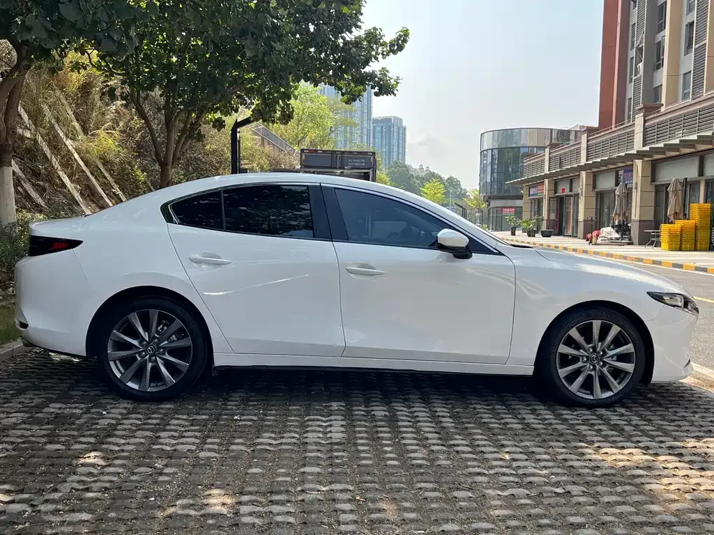 Mazda 3 Axela — фото 10