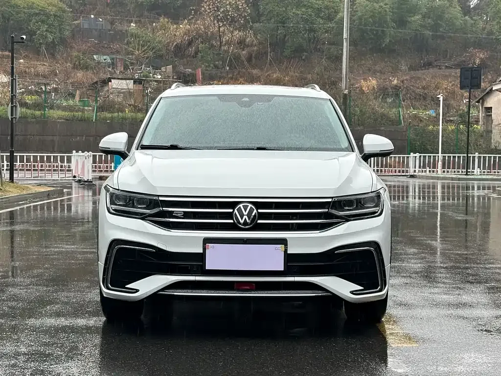 Volkswagen Tiguan L — фото 8
