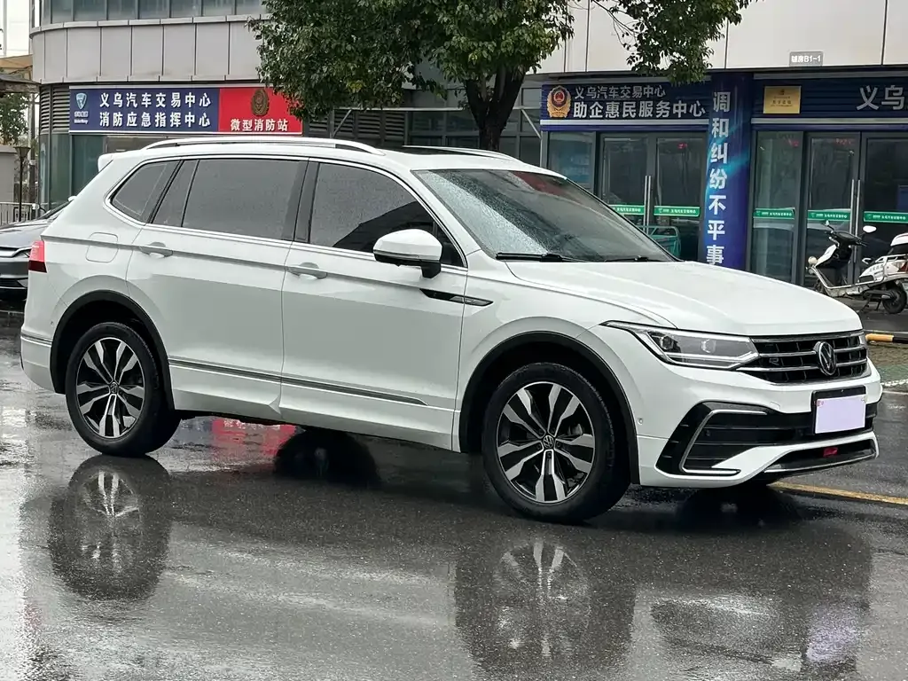 Volkswagen Tiguan L — фото 4