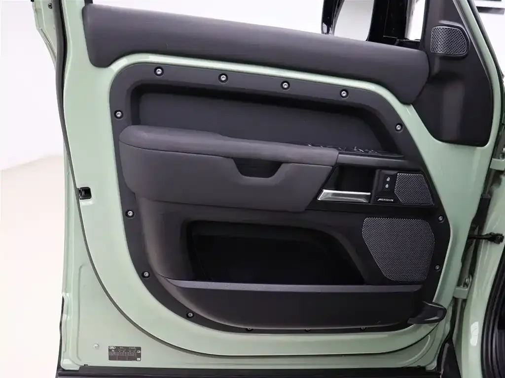 Land Rover Defender — фото 7