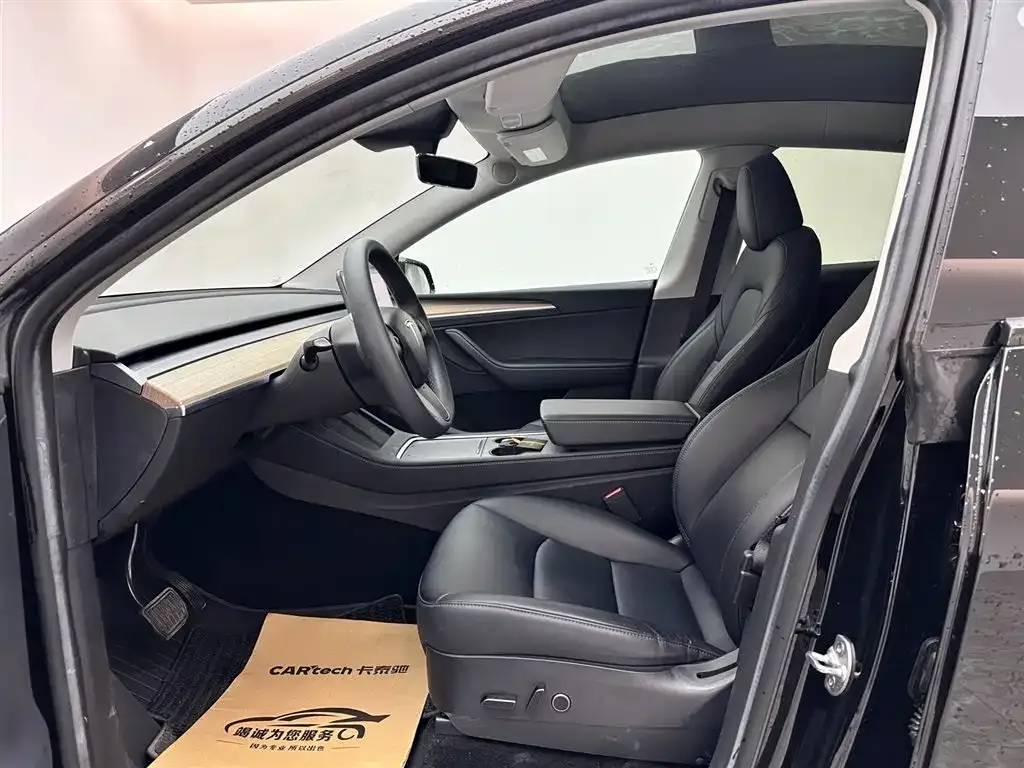 Tesla Model Y — фото 9