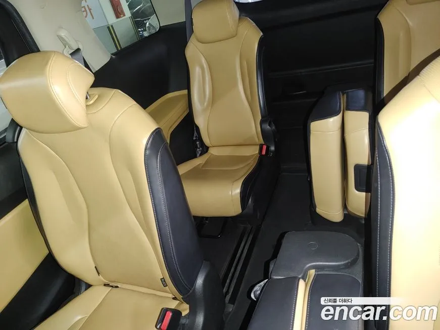 Kia Carnival — фото 9