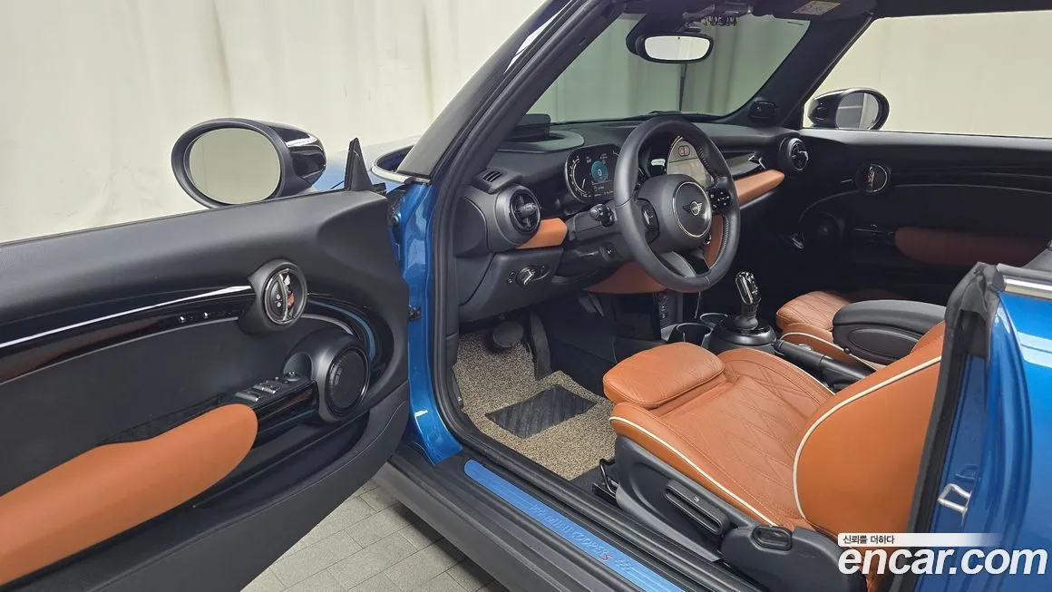 Mini Cooper Convertible 2024 из KR, фото 8