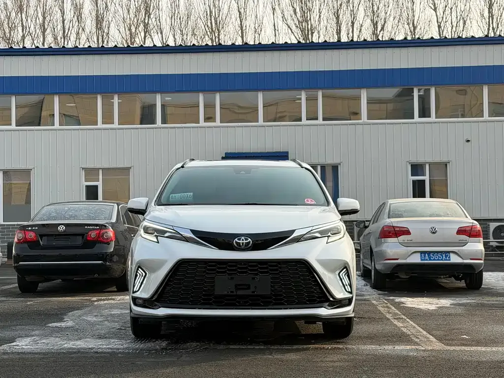 Toyota Sienna 2024 из CN, фото 7