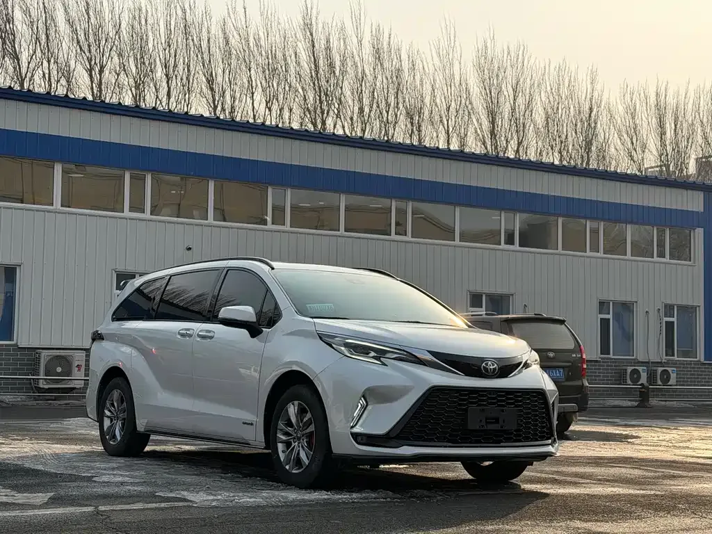 Toyota Sienna 2024 из CN, фото 6