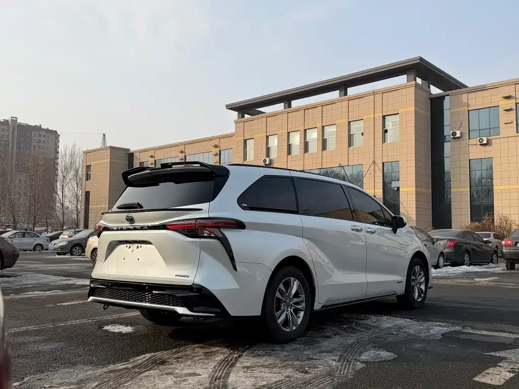 Toyota Sienna 2024 из CN, фото 4