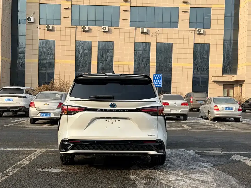 Toyota Sienna 2024 из CN, фото 8