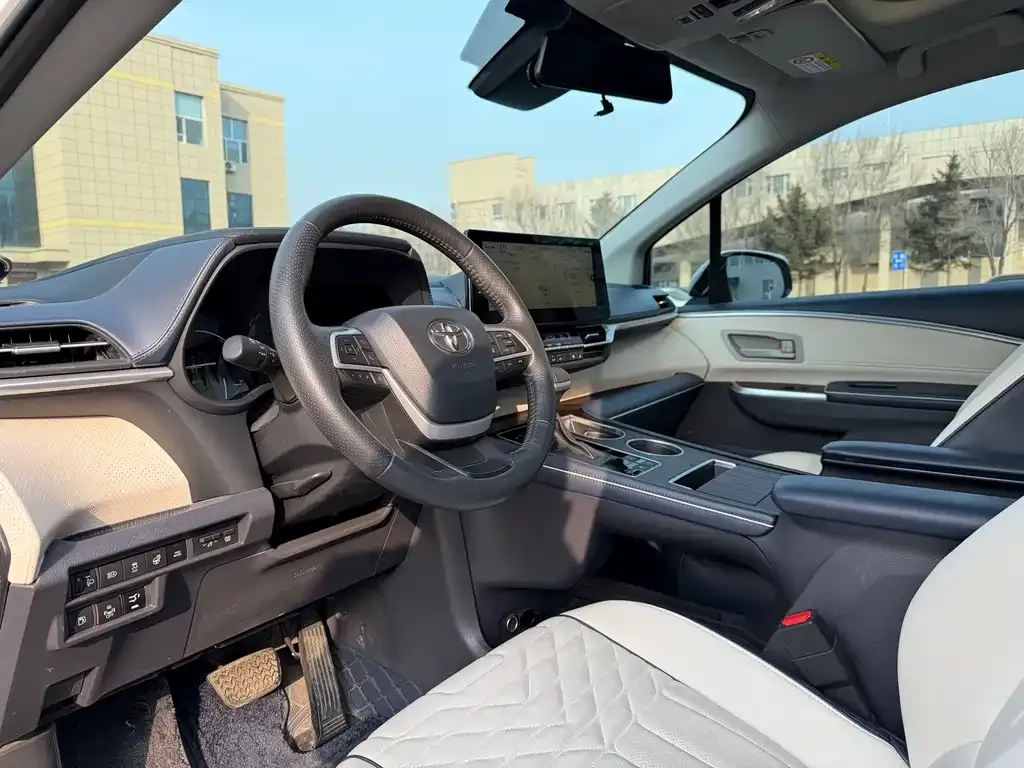 Toyota Sienna 2024 из CN, фото 3