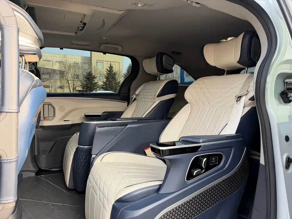Toyota Sienna 2024 из CN, фото 9