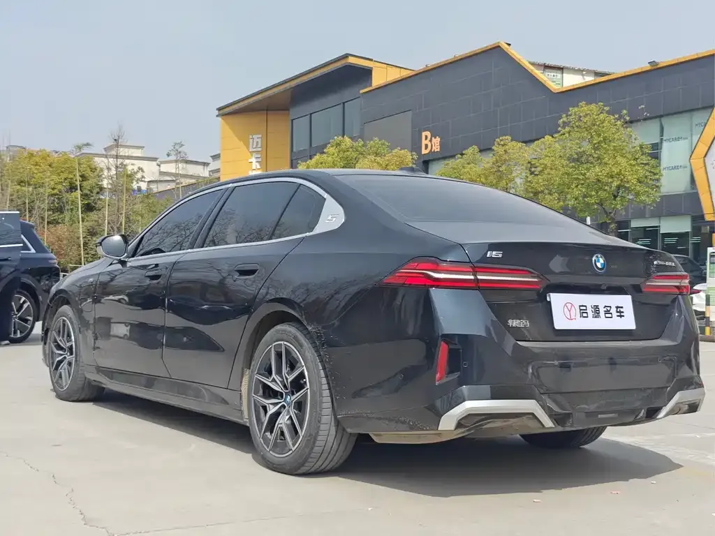 BMW i5 — фото 2