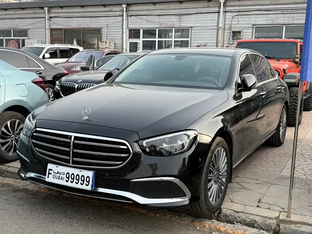 Mercedes-Benz E-Class — фото 1
