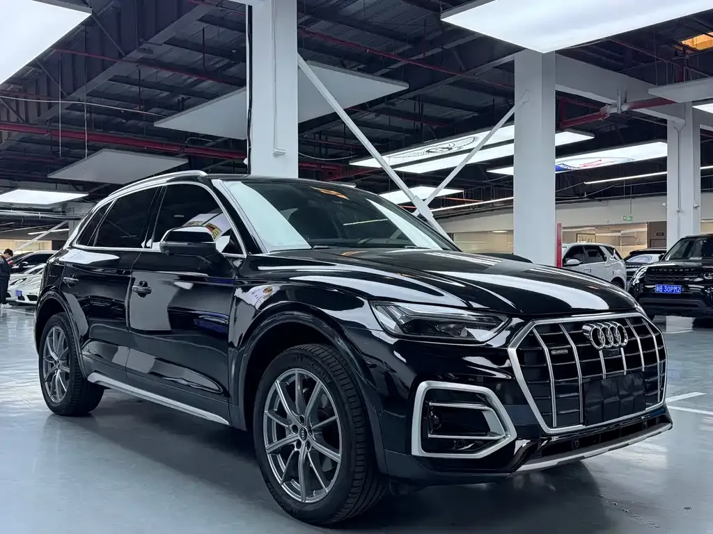 Audi Q5L — фото 10
