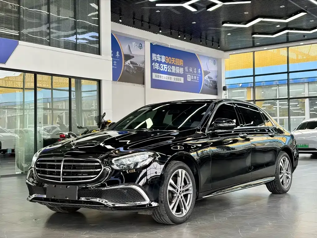 Mercedes-Benz E-Class — фото 1