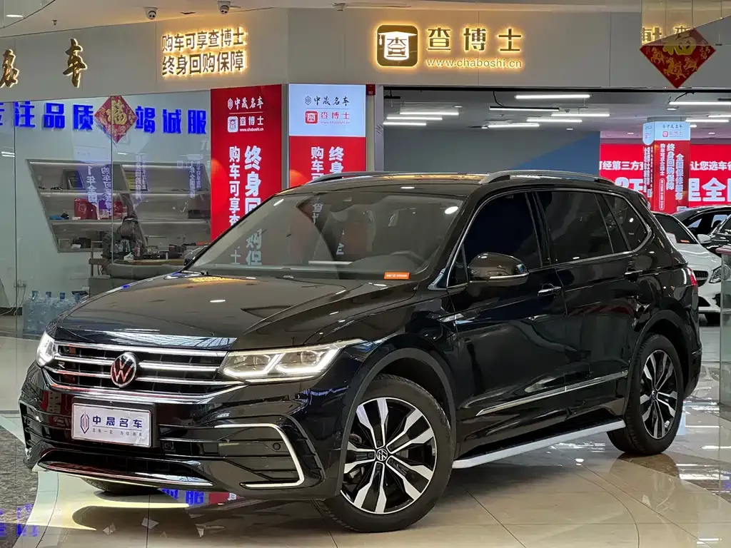 Volkswagen Tiguan L — фото 1