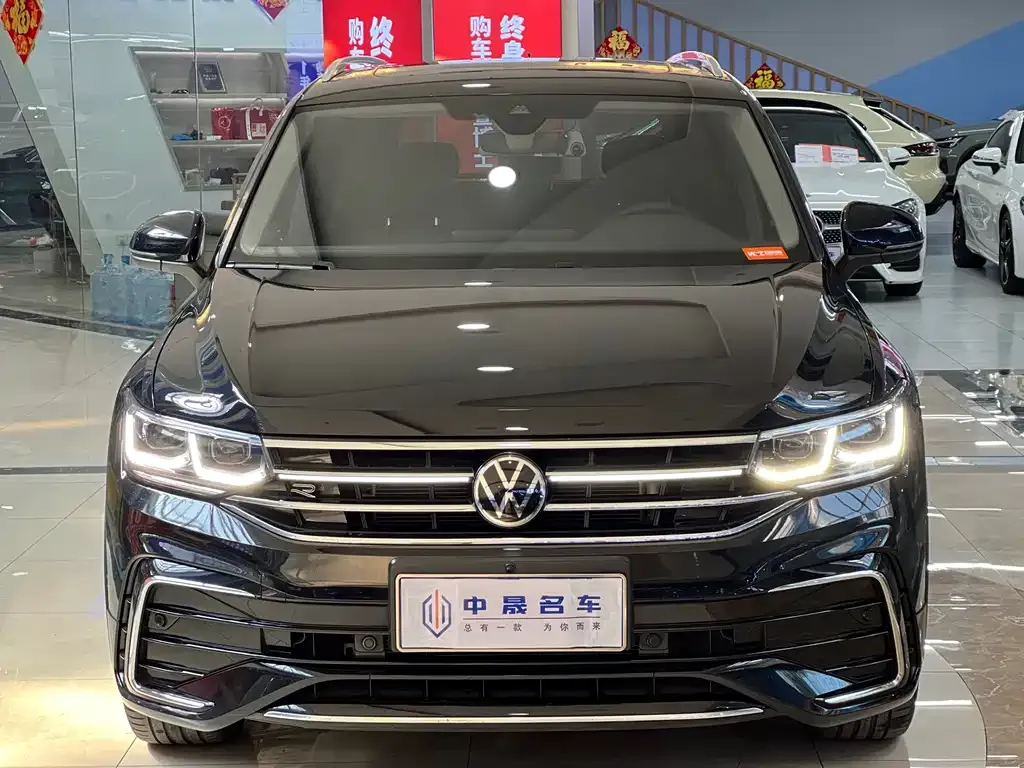 Volkswagen Tiguan L — фото 6