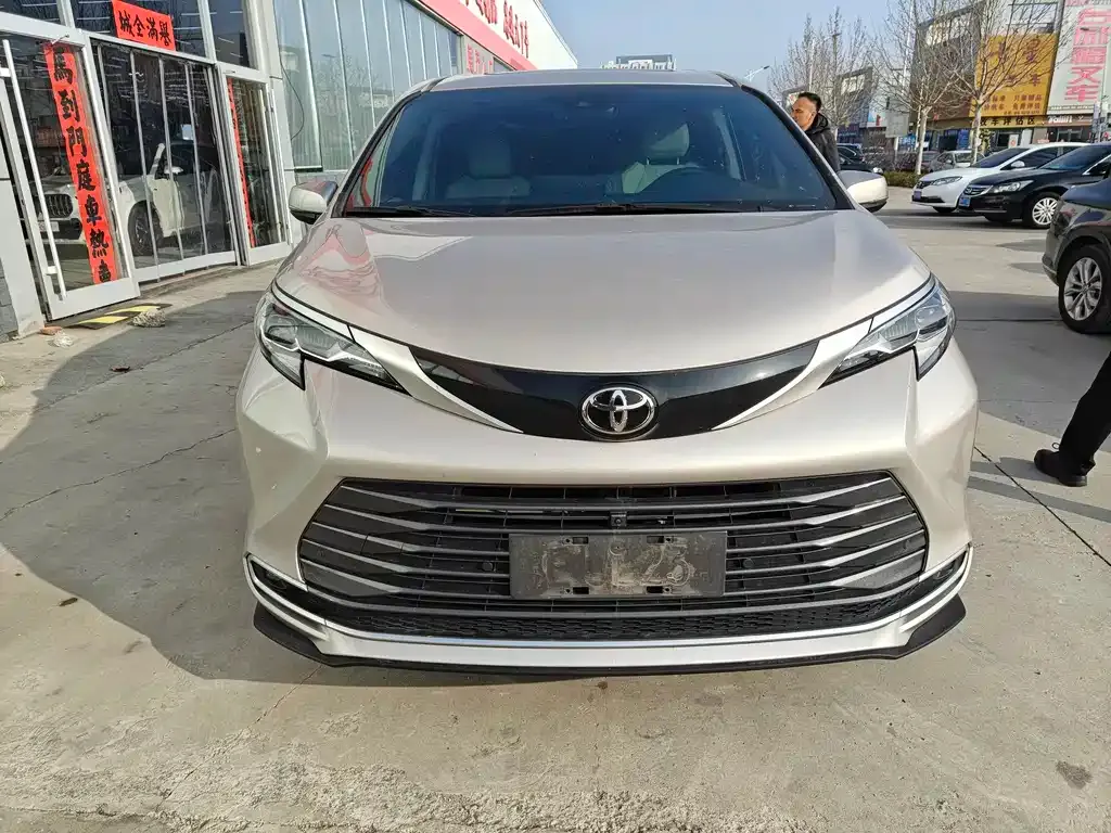 Toyota Sienna 2025 из CN, фото 1