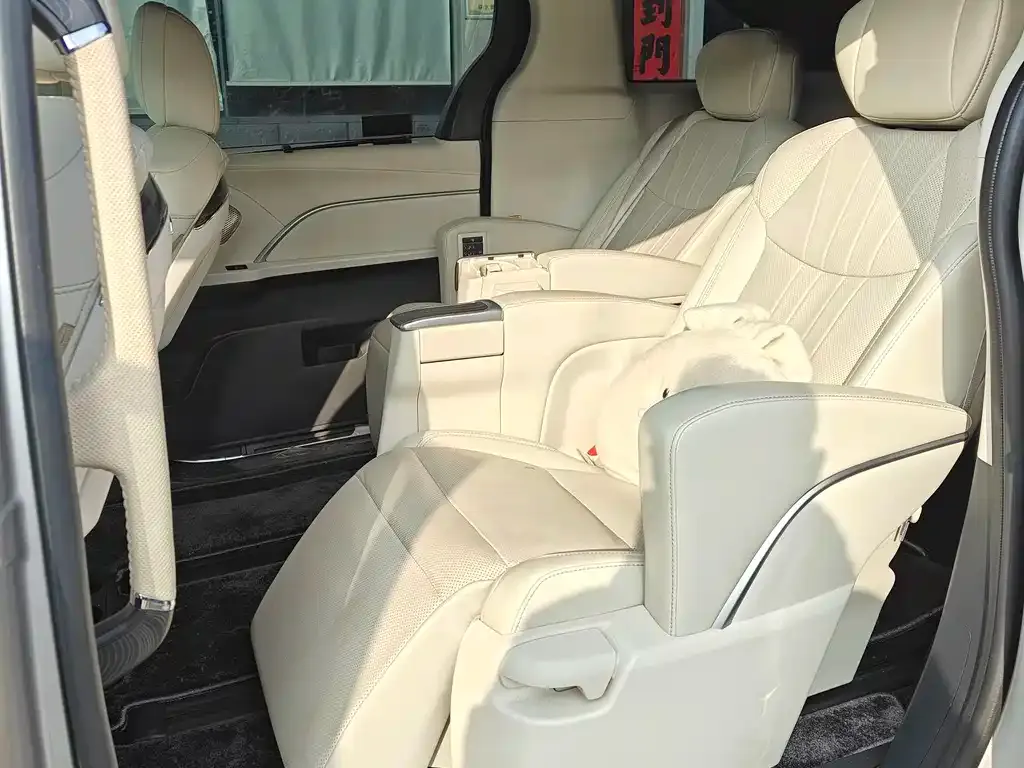 Toyota Sienna 2025 из CN, фото 7
