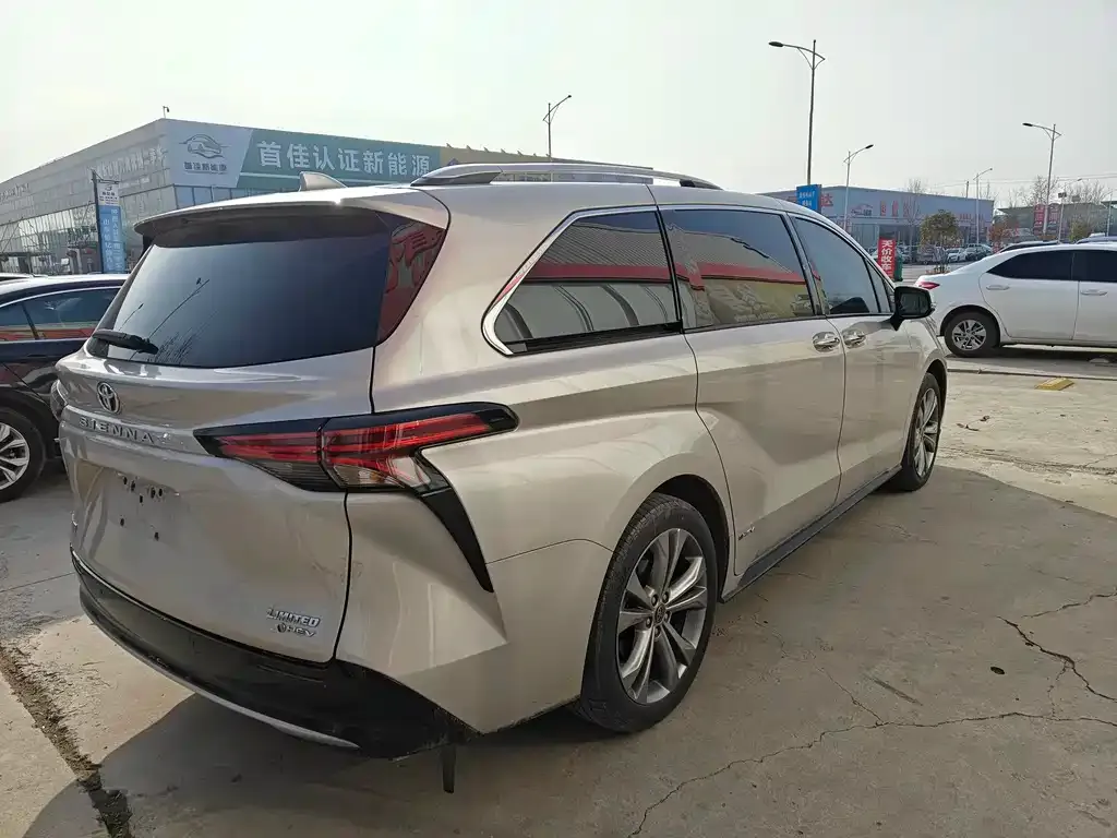 Toyota Sienna 2025 из CN, фото 8