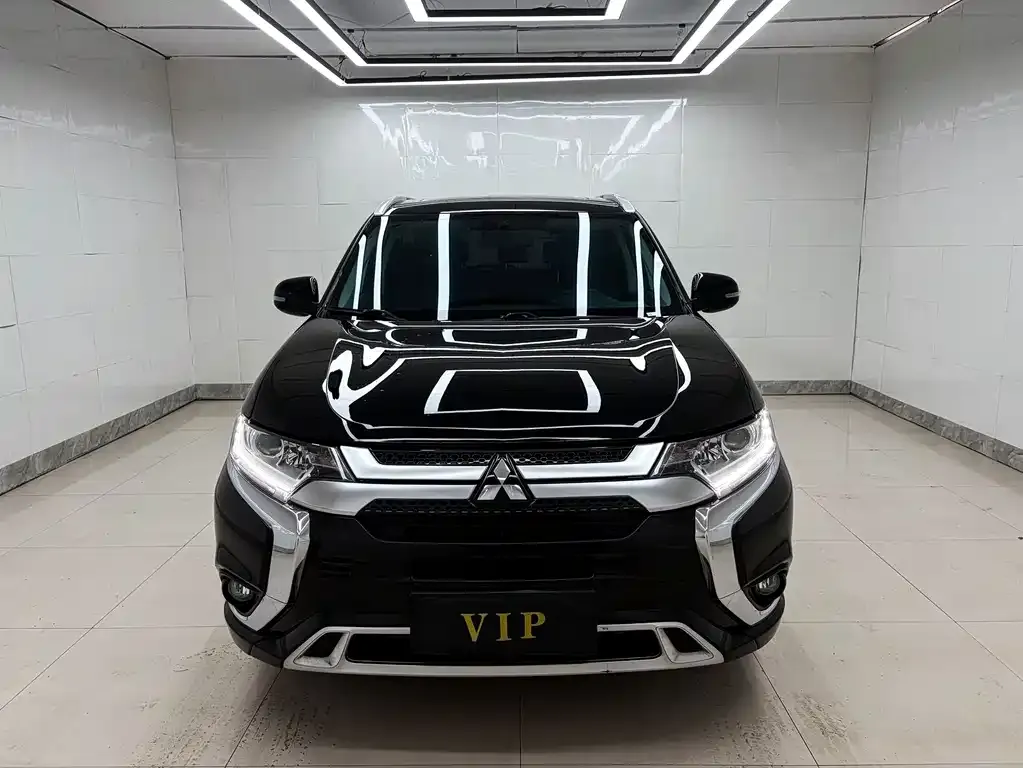 Mitsubishi Outlander — фото 4