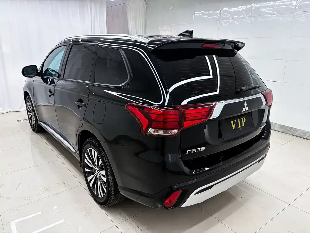 Mitsubishi Outlander — фото 5