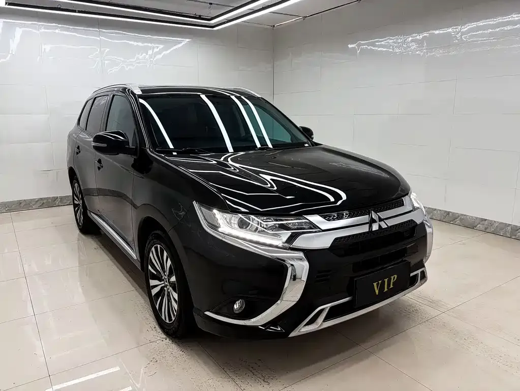 Mitsubishi Outlander — фото 2
