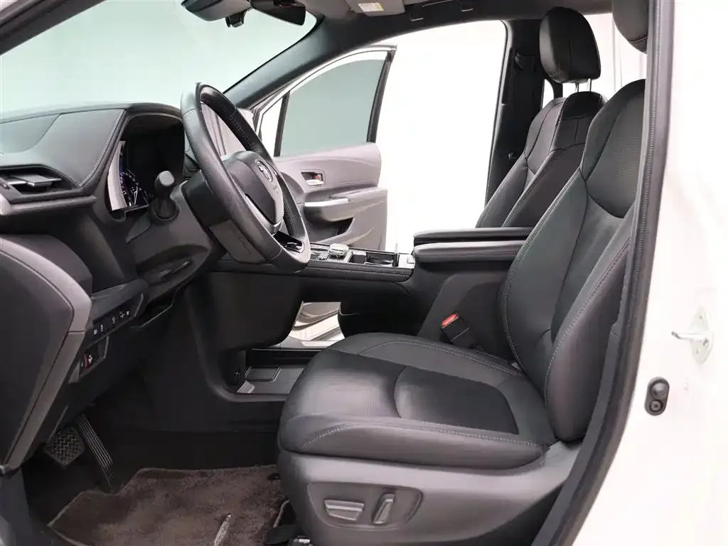 Toyota Sienna 2024 из CN, фото 2