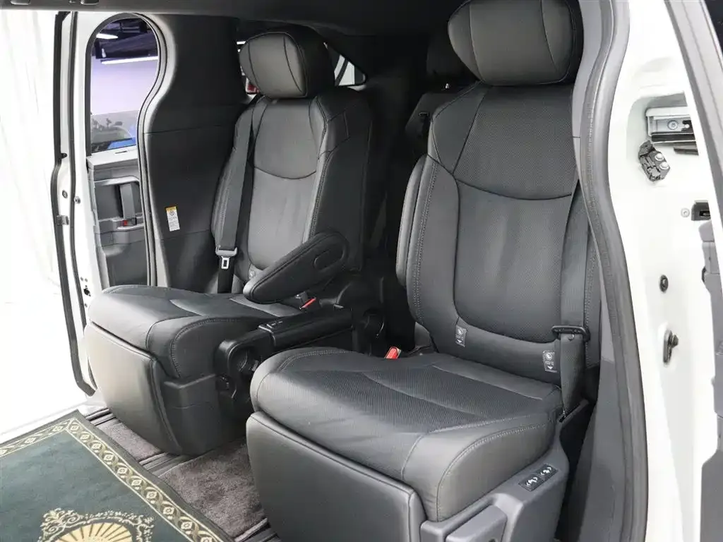 Toyota Sienna 2024 из CN, фото 5