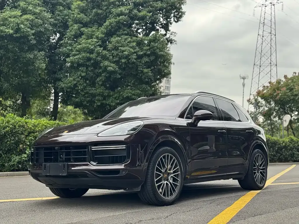 Porsche Cayenne — фото 1