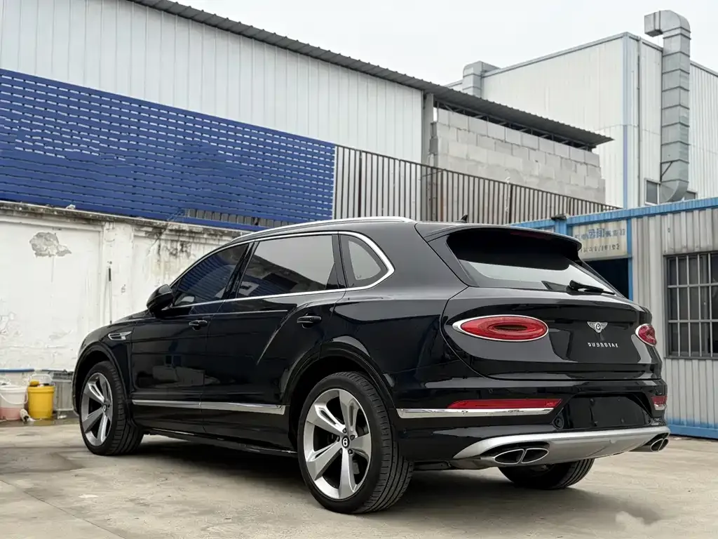 Bentley Bentayga 2024 из CN, фото 8