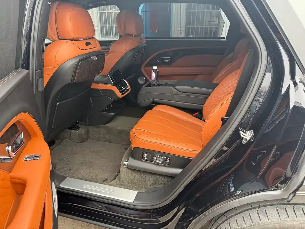 Bentley Bentayga 2024 из CN, фото 4