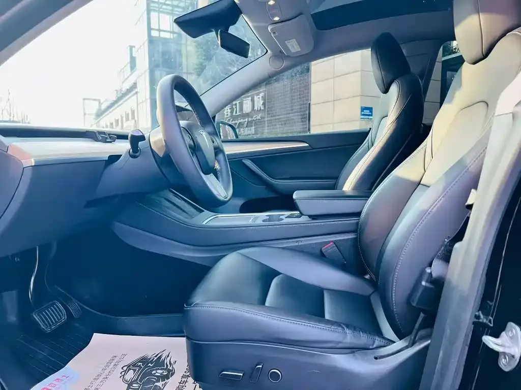Tesla Model Y — фото 7