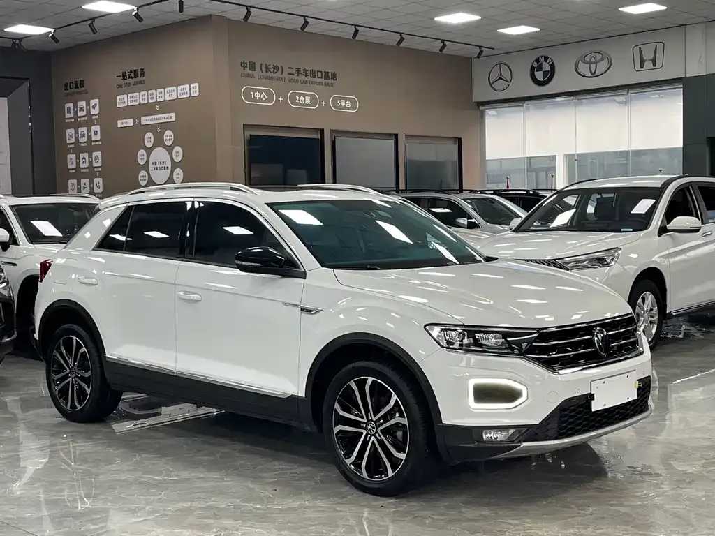 Volkswagen T-Roc — фото 10
