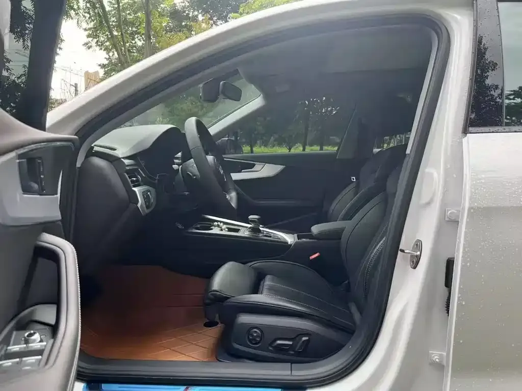 Audi A4L 2023 из CN, фото 5