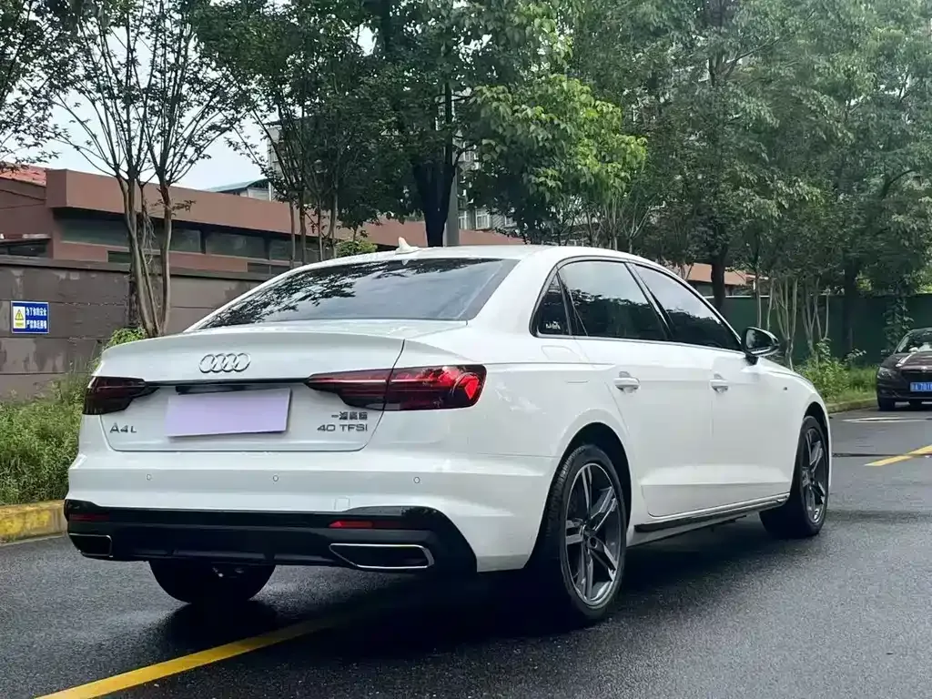 Audi A4L 2023 из CN, фото 7