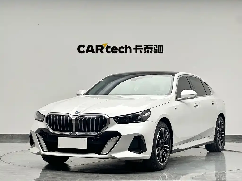 BMW 5 Series — фото 1