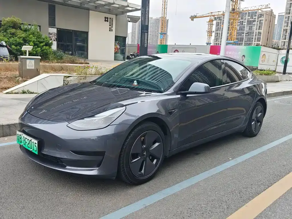 Tesla Model 3 — фото 1