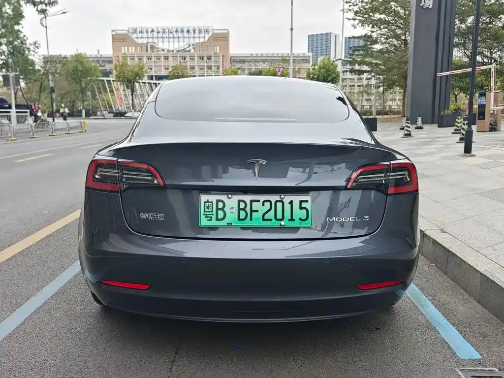 Tesla Model 3 — фото 4
