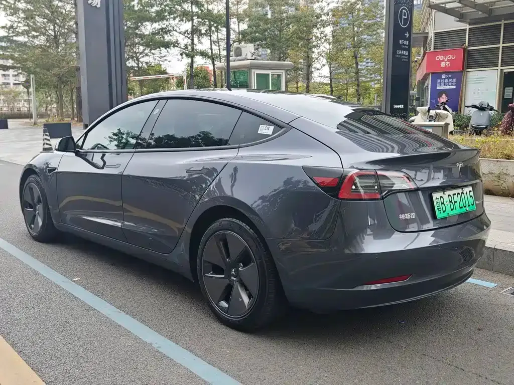 Tesla Model 3 — фото 9