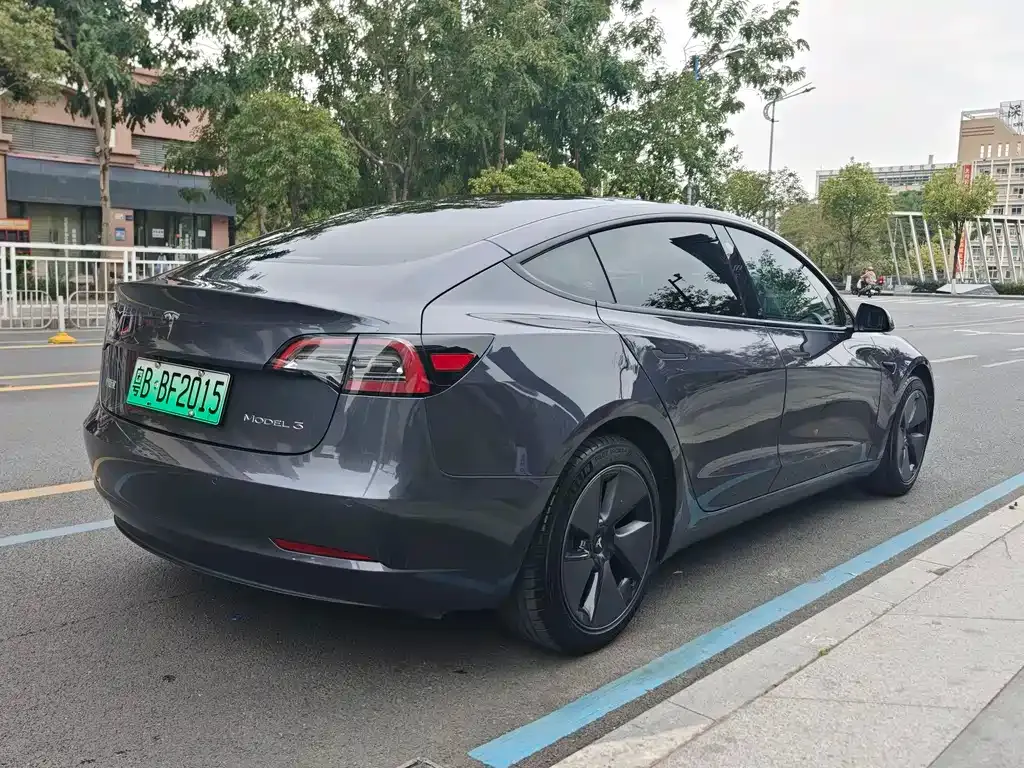 Tesla Model 3 — фото 3