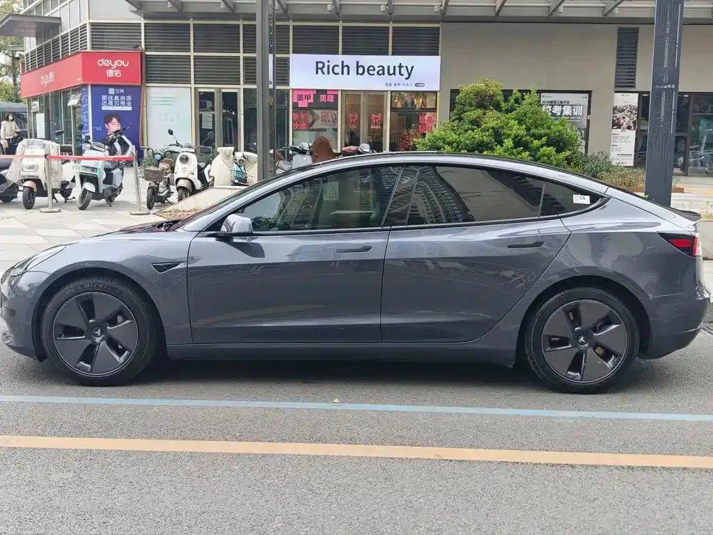 Tesla Model 3 — фото 6