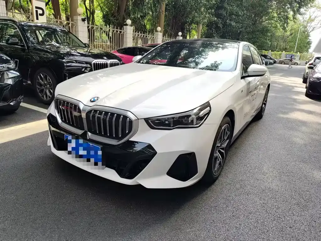 BMW 5 Series (Import) 530i Leading M Sport
