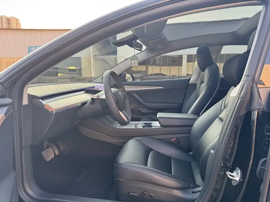 Tesla Model 3 — фото 10