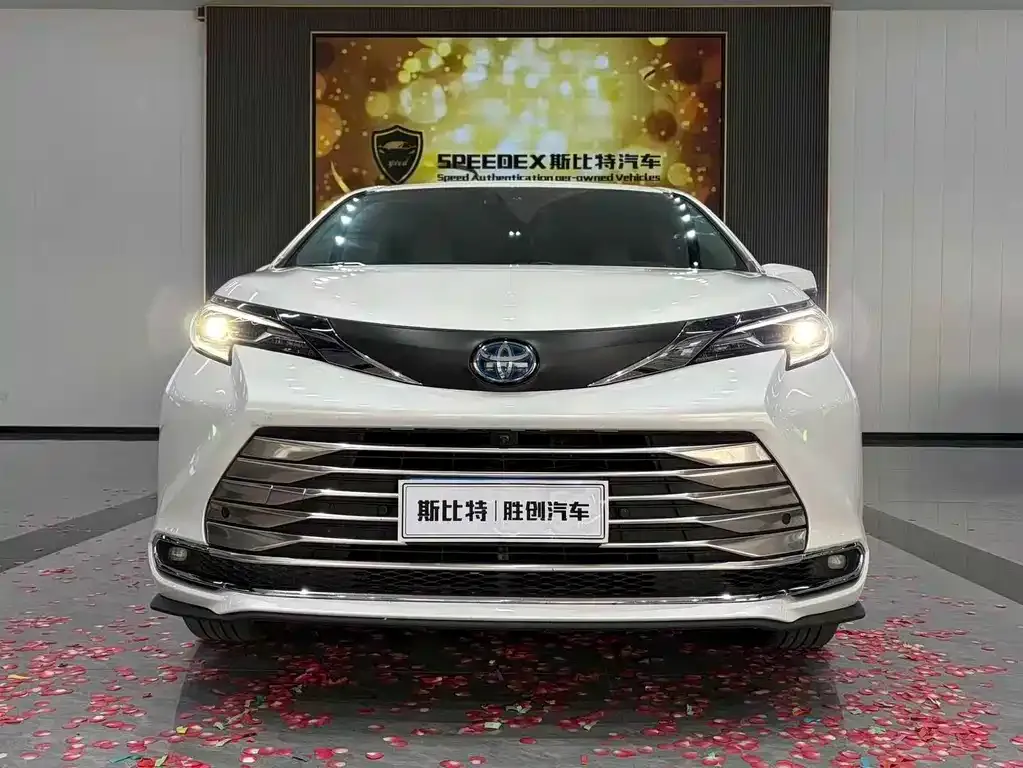 Toyota Sienna 2024 из CN, фото 10
