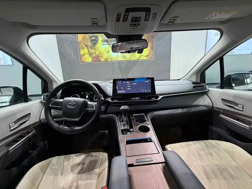 Toyota Sienna 2024 из CN, фото 4